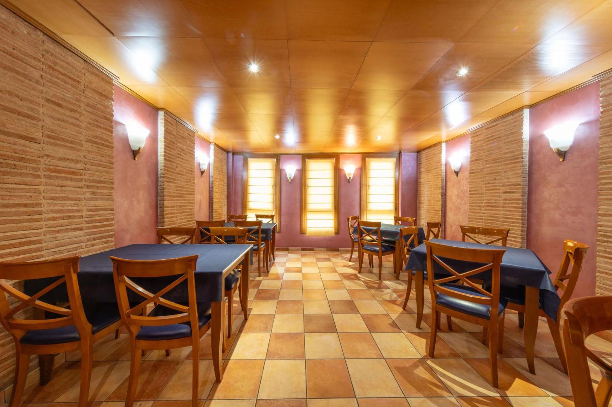 Hostal Sin Recep24H Puerta De La Villa - Pet Friendly & Restaurante Almazán Exterior foto