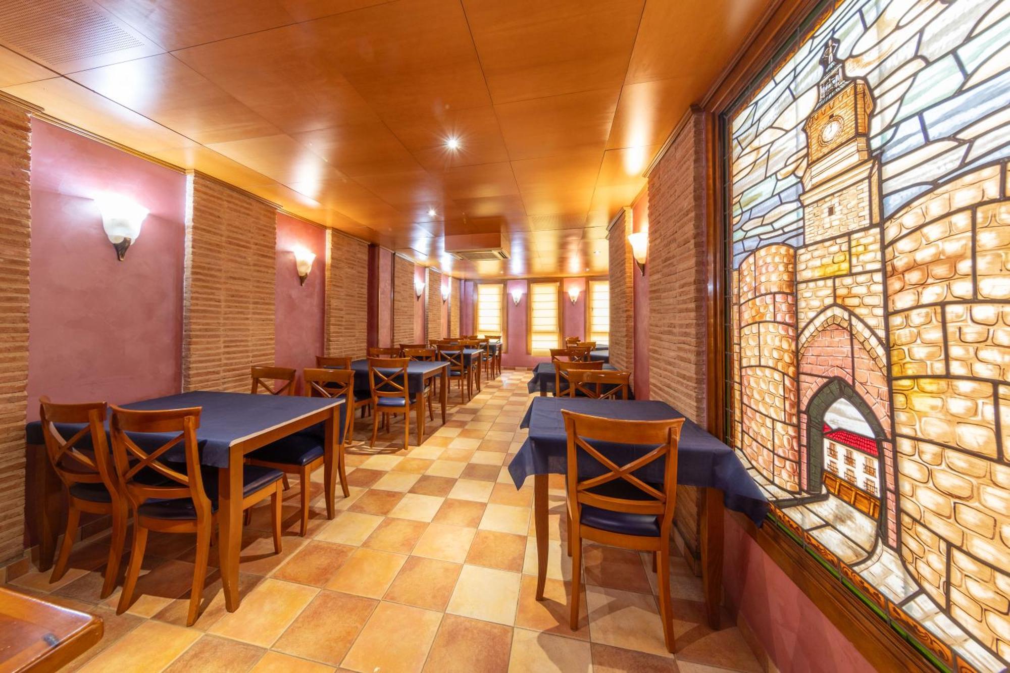 Hostal Sin Recep24H Puerta De La Villa - Pet Friendly & Restaurante Almazán Exterior foto