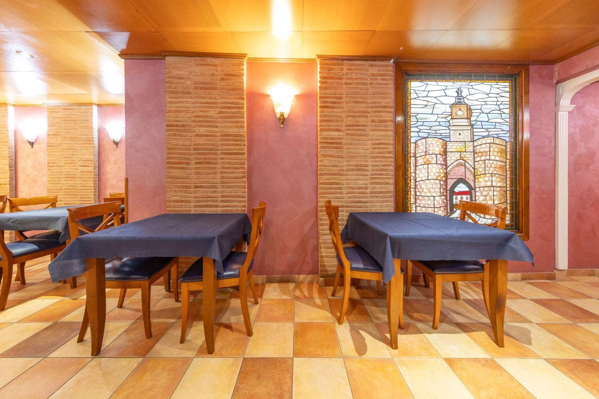 Hostal Sin Recep24H Puerta De La Villa - Pet Friendly & Restaurante Almazán Exterior foto