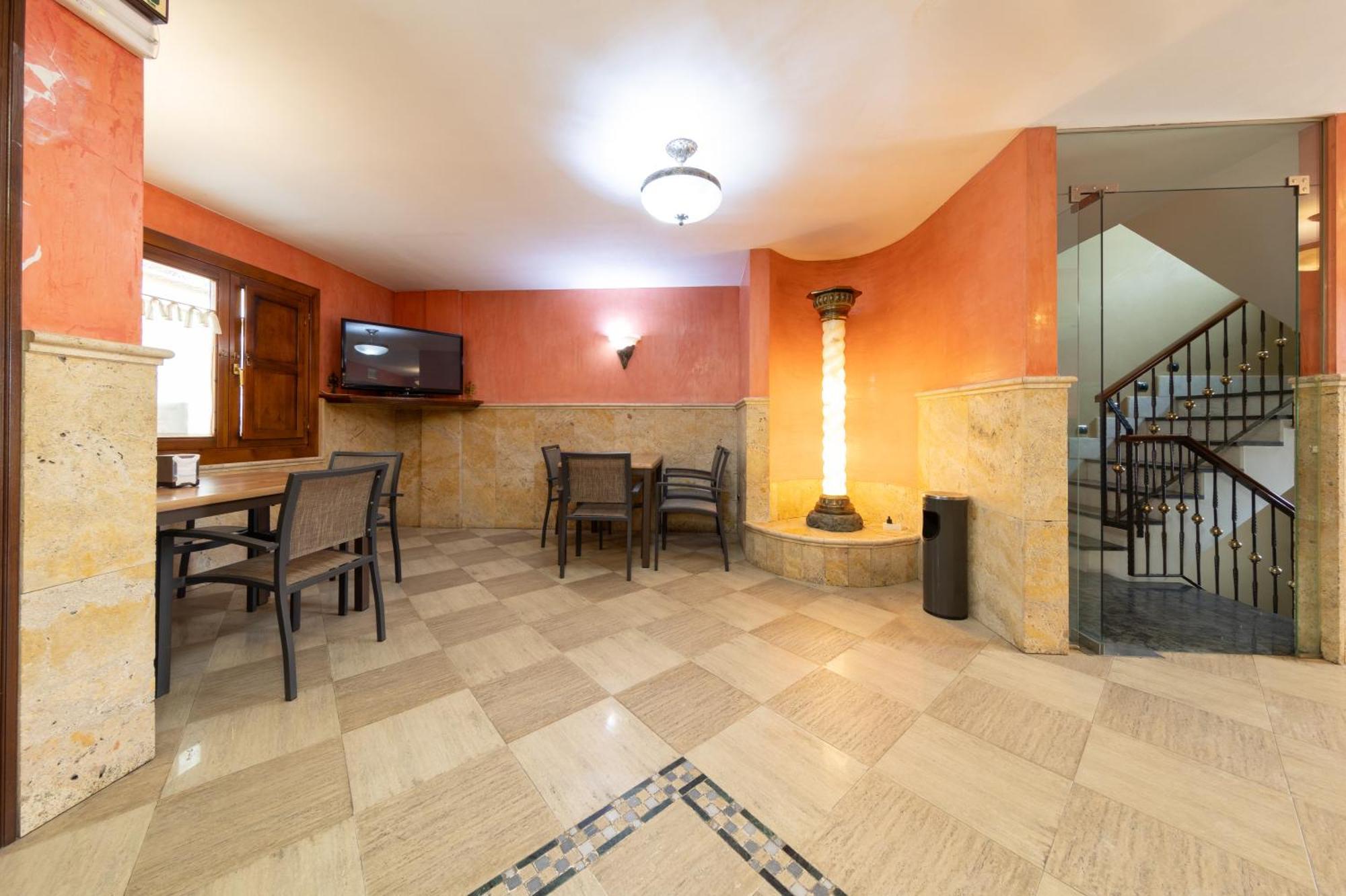 Hostal Sin Recep24H Puerta De La Villa - Pet Friendly & Restaurante Almazán Exterior foto